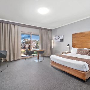 Standard Room 1 Queen Bed